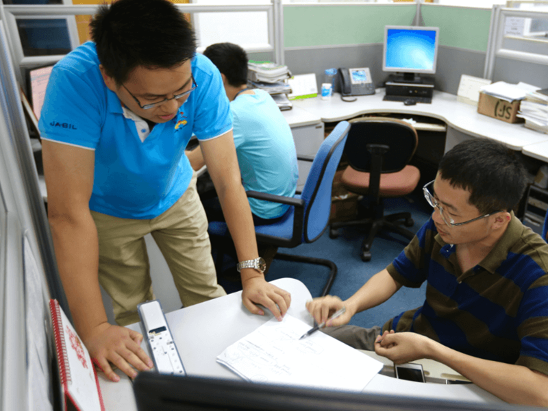 jbl-huangpu-2-guys-in-office1